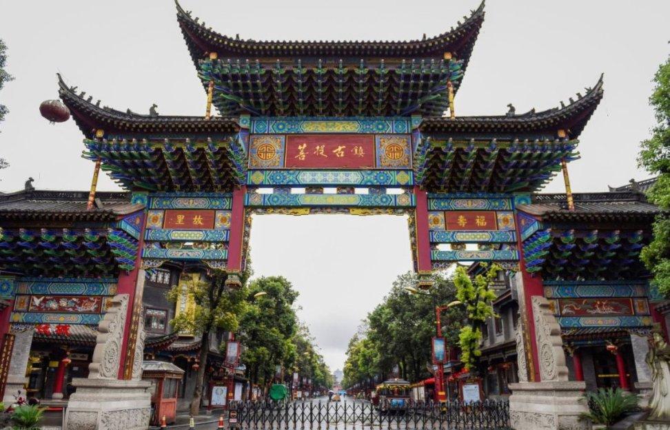 云南一董事长主动投案
